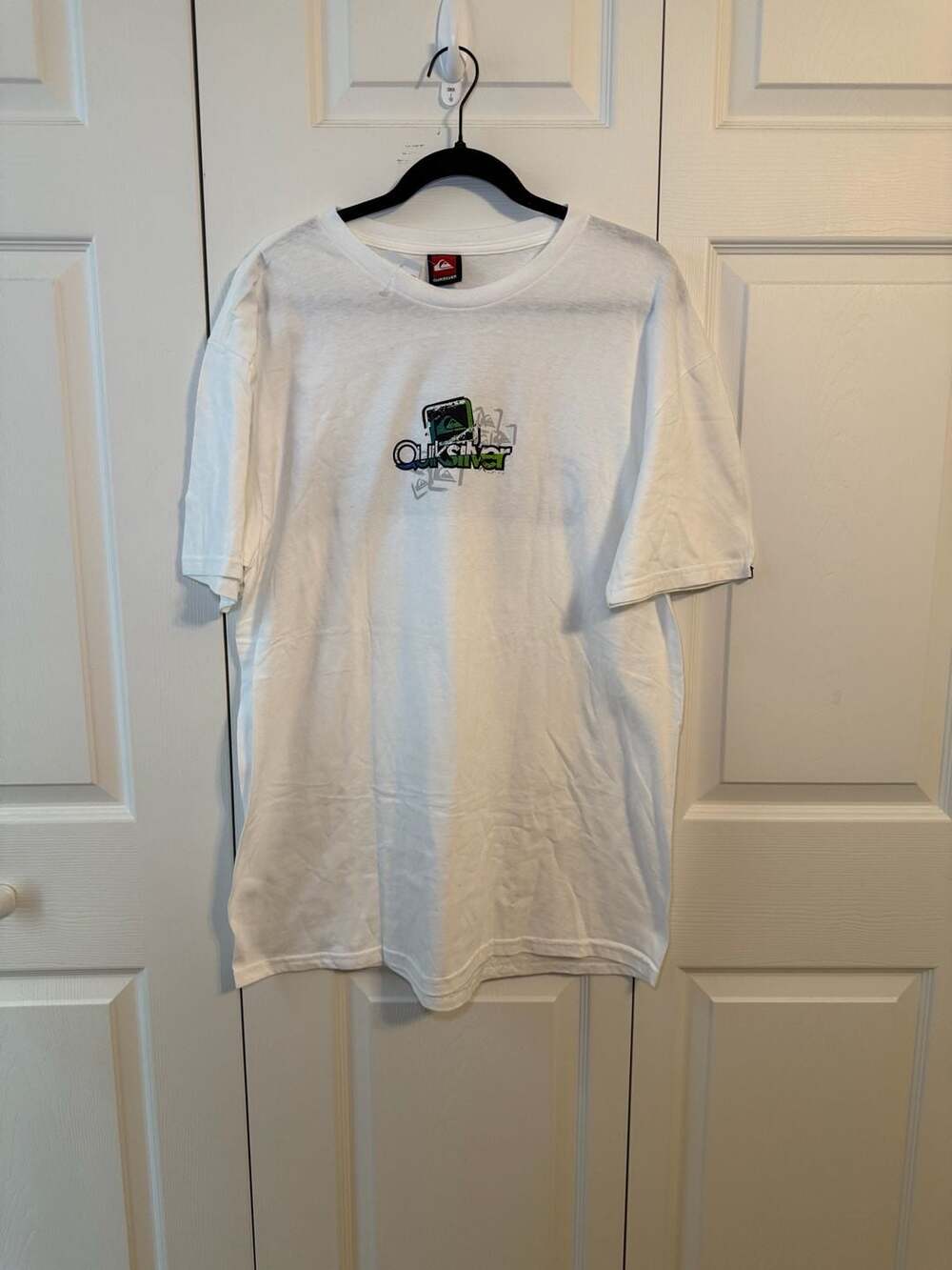 Quiksilver Graphic Logo T-Shirt Size L White Short Sleeve Tee New with Tags